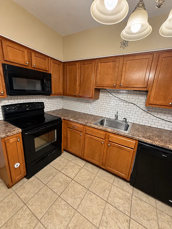2 bed, 1.0 bath, $1,300 — Photo 1