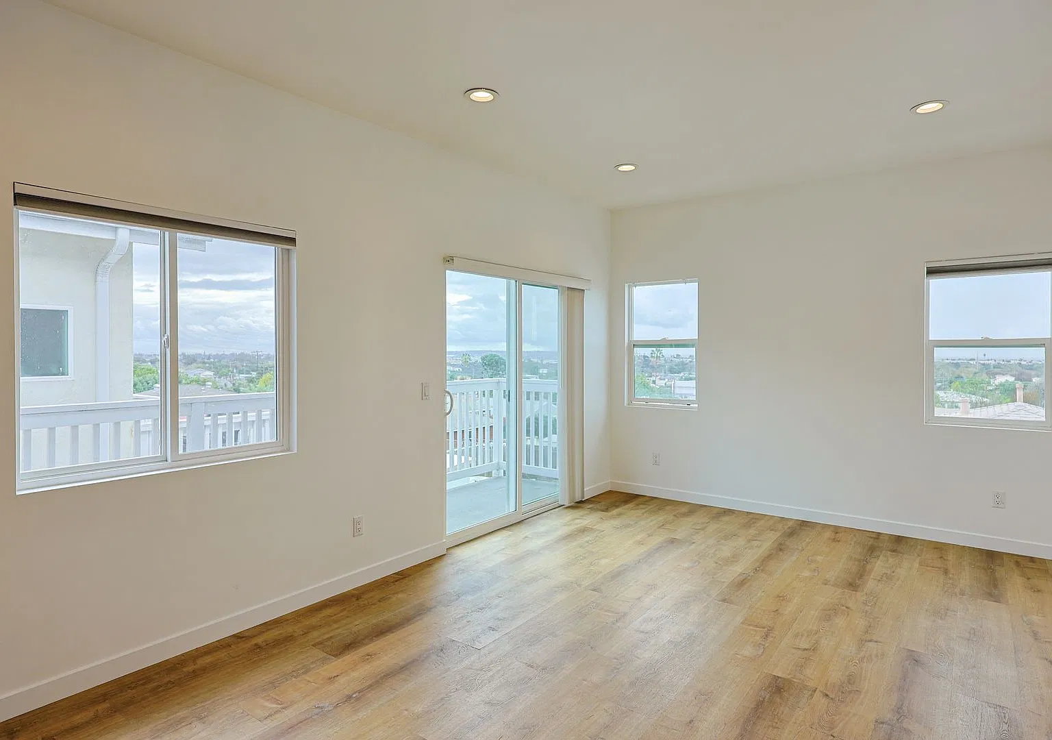 Thomson Ct. 6737-43 — Photo 3