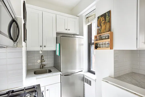 Sold by Warburg | media 5