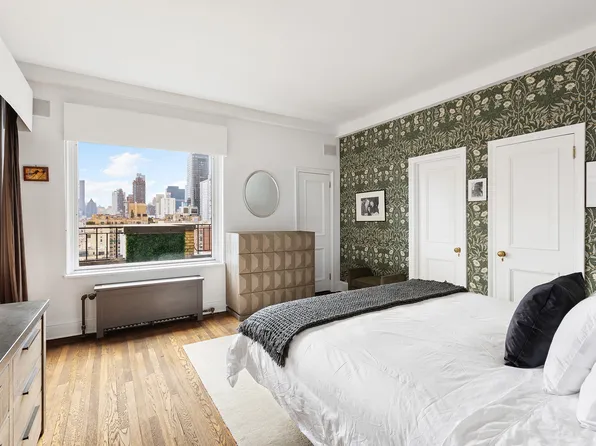 320 East 72nd Street image 9 of 22