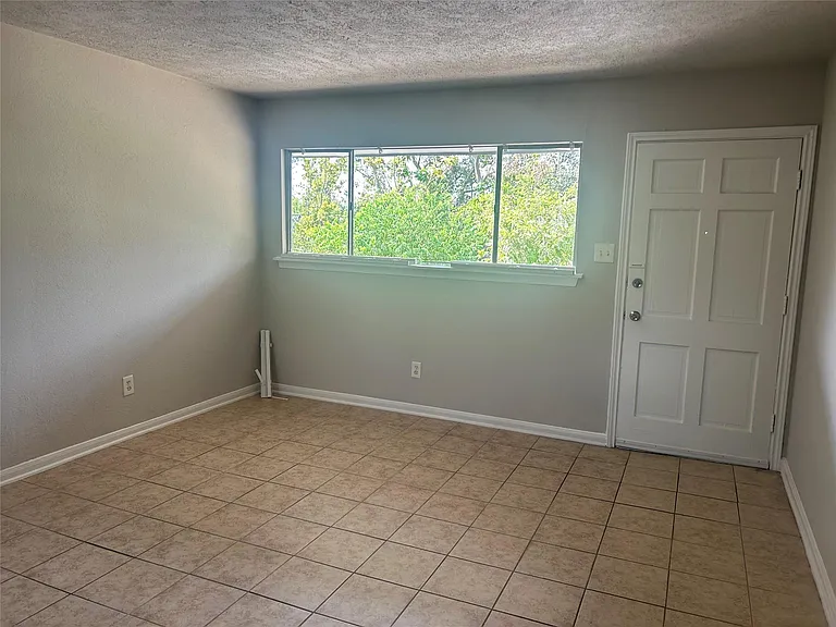 8232 Glenview Dr #7 — Photo 3