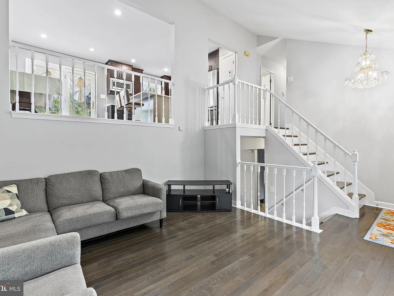 3 bed, 3.0 bath, 1898 sqft, $3,600 — Photo 4