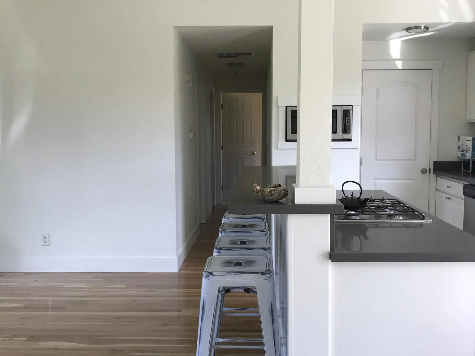 3 bed, 1.5 bath, 1260 sqft, $3,200 — Photo 3