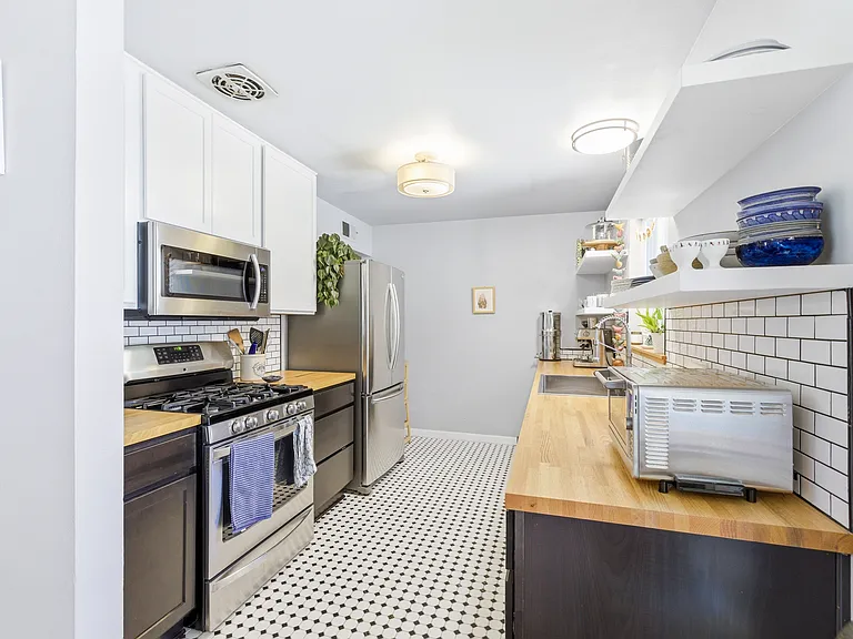 304 W Pine Ave — Photo 6