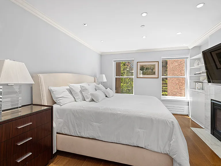 320 E 55th St #TOWNHOUSE — Photo 12