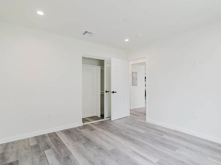 7732 Etiwanda Ave — Photo 17