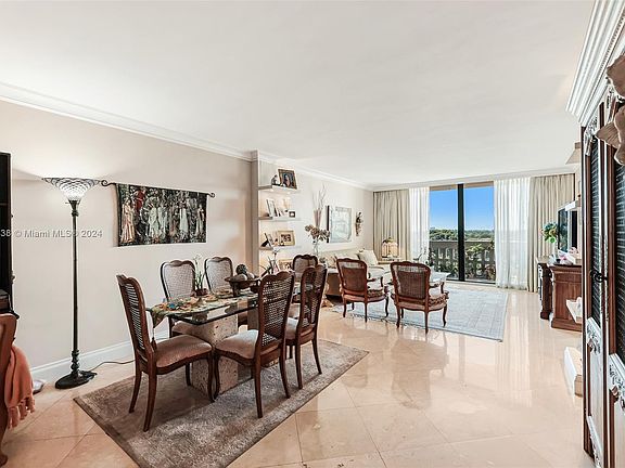 5th image of 90 Edgewater Dr APT 1105