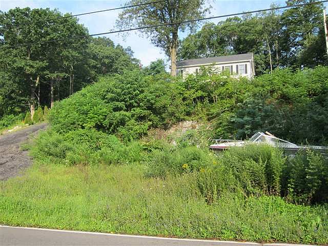 2nd image of 323-325 1st Ave