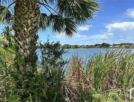 402 Waterview Dr — Photo 1