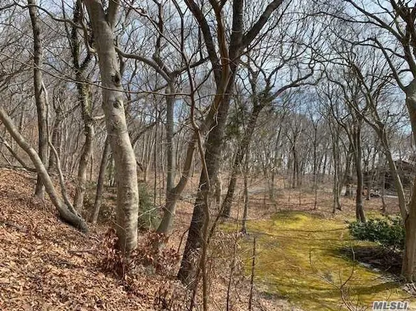 11 Warner Ct, Calverton, NY 11933