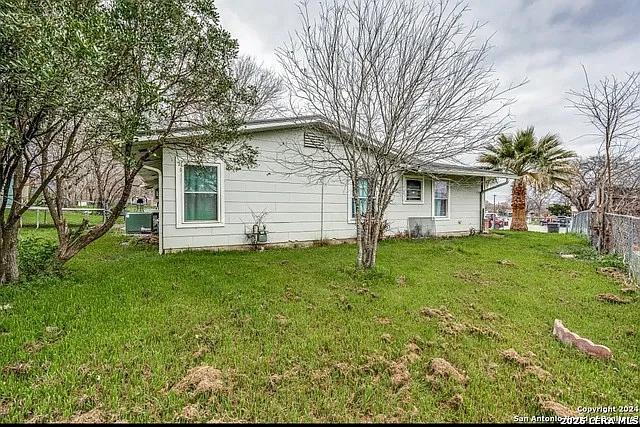 2219 Westmoor St — Photo 6