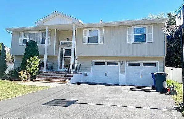 689 Hill Rd — Photo 2