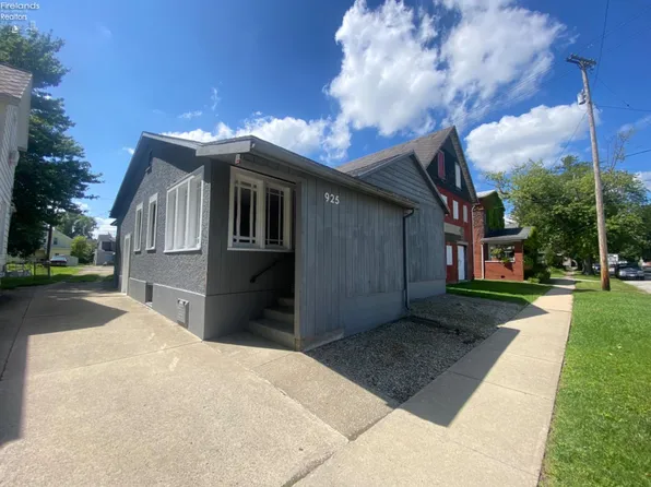 925 Napoleon St, Fremont, OH 43420