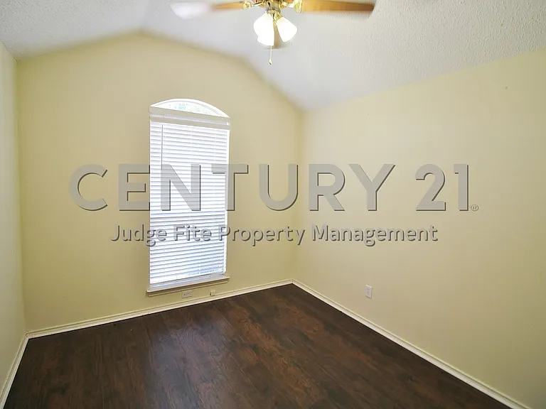 2305 Valley Creek Dr — Photo 9