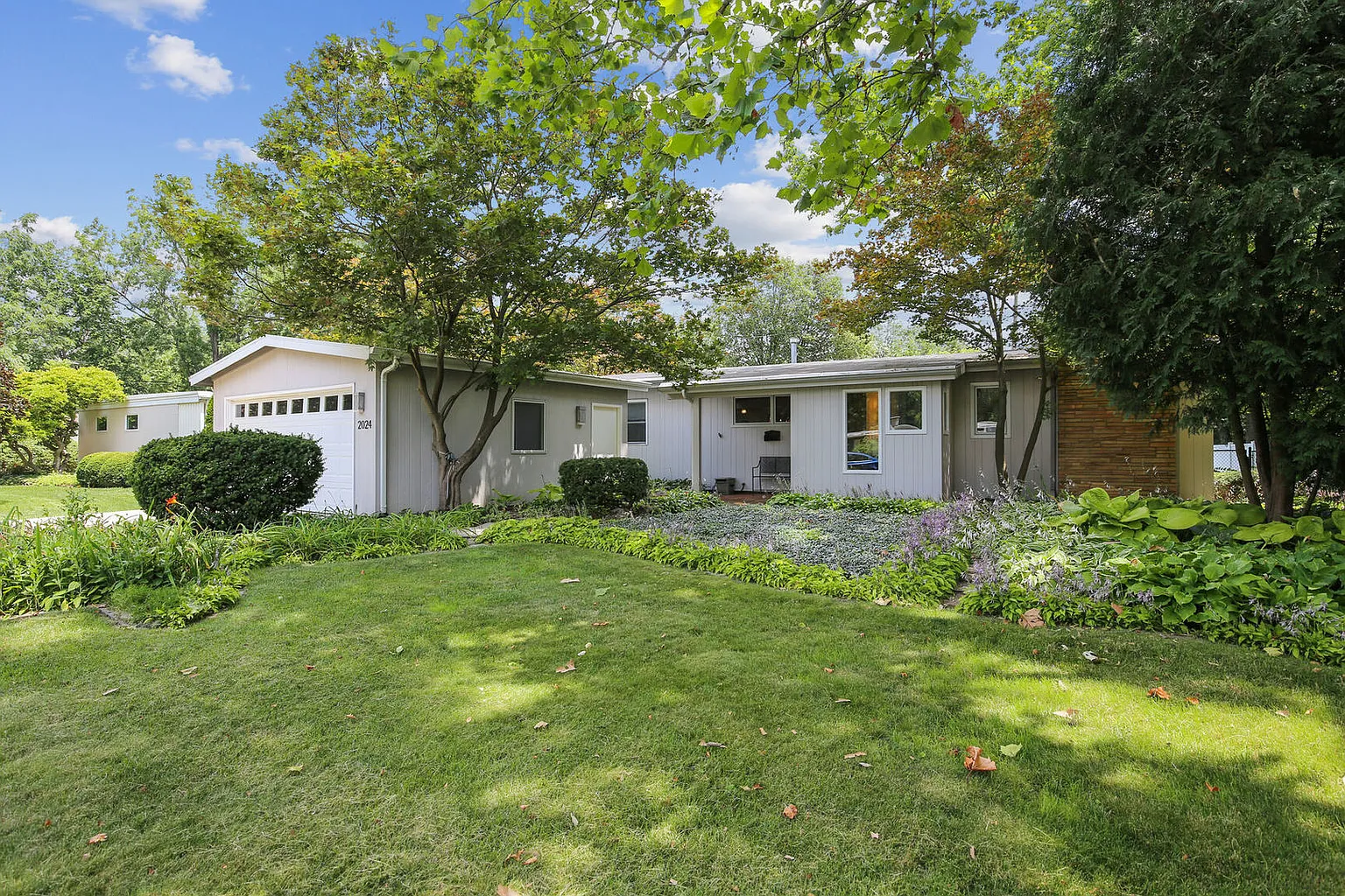 2024 Burlison Dr photo 1