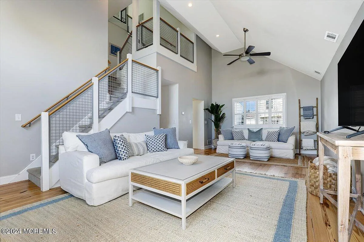 4 bed, 3.5 bath, 2207 sqft, $6,500 — Photo 4
