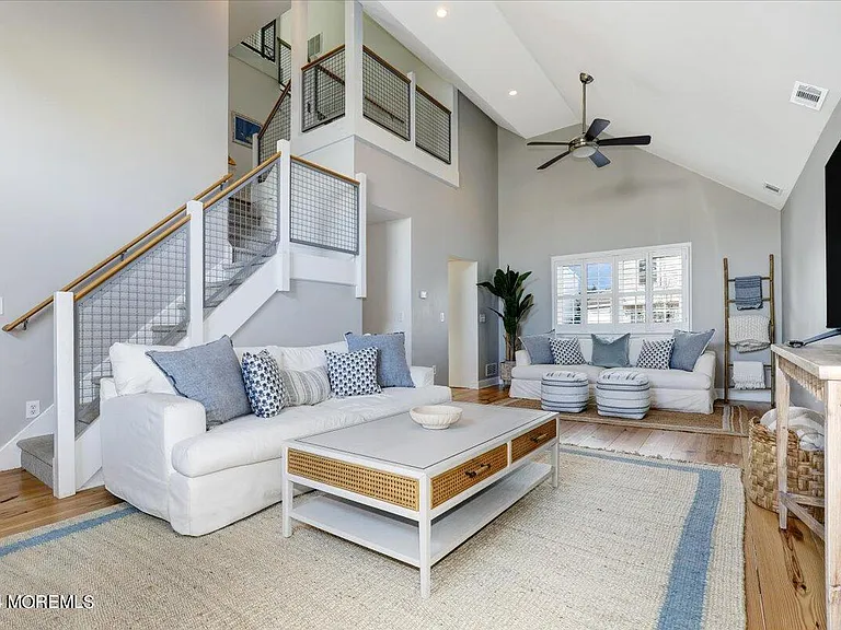 108 Glimmer Glass Cir — Photo 4