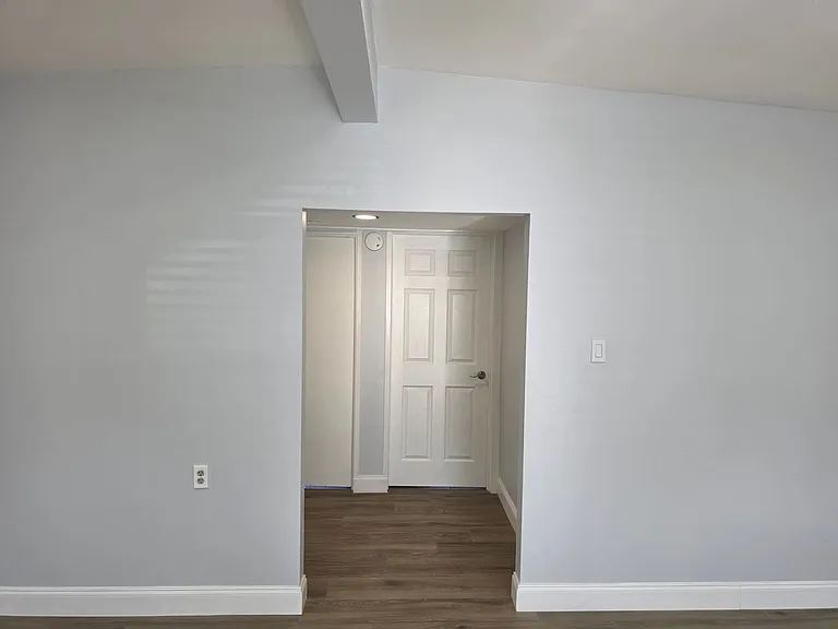 1004 Catherine St — Photo 16
