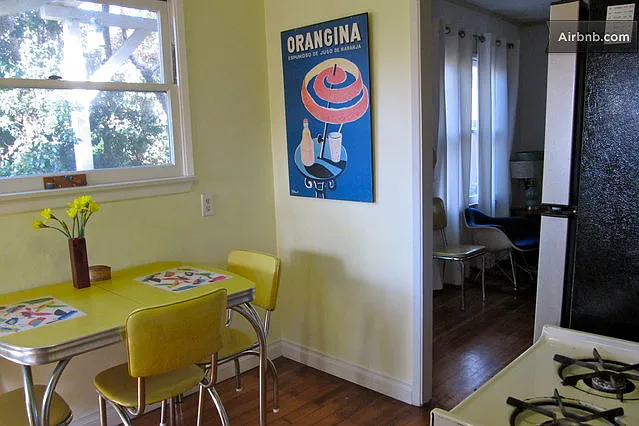 Kitchen/ table can stay or go.