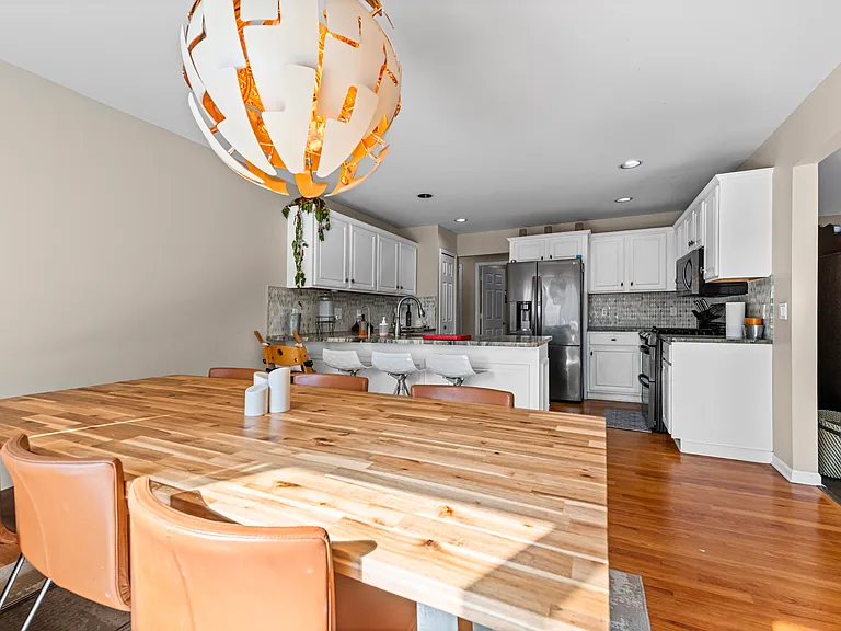 20450 Naves Dr — Photo 17