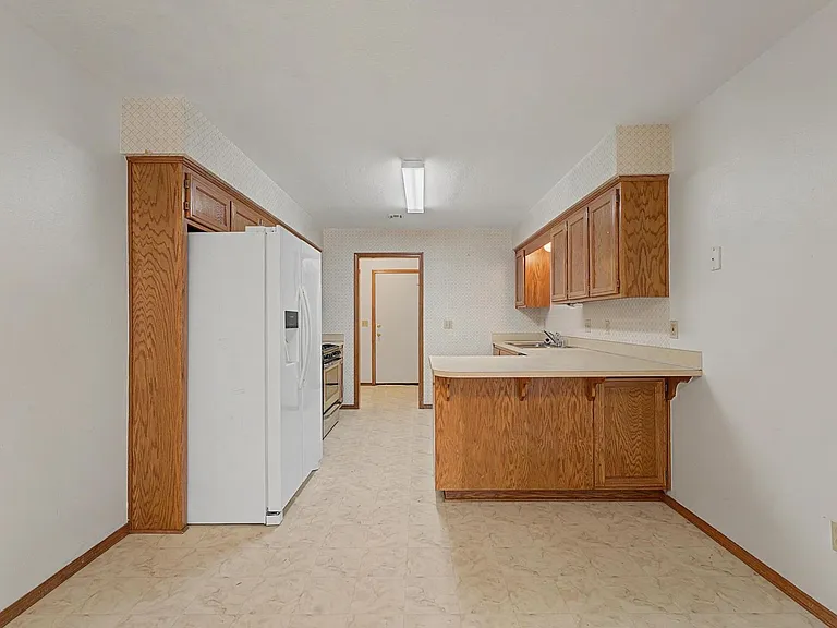194 Hall Dr — Photo 7