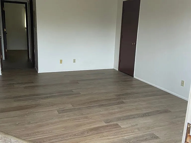 4625 Main St — Photo 2