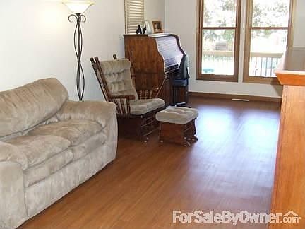 Living Room (main level) : 23x11