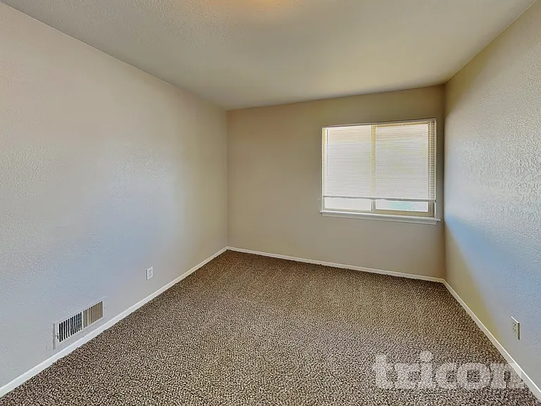 1370 University Ter — Photo 15