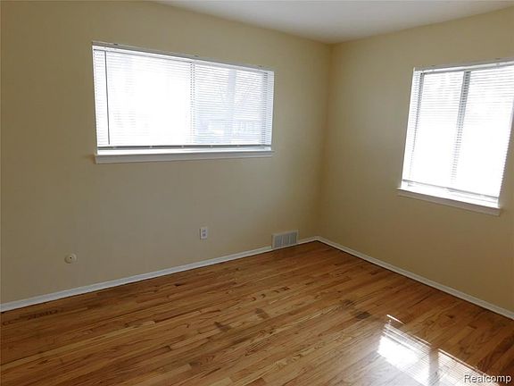 4th image of 20959 Poinciana St