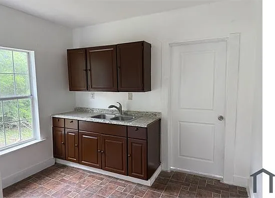 3 bed, 998 sqft, $1,500 — Photo 4