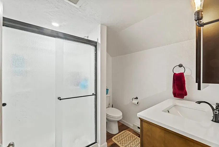 4 bed, 1976 sqft, $2,650 — Photo 3