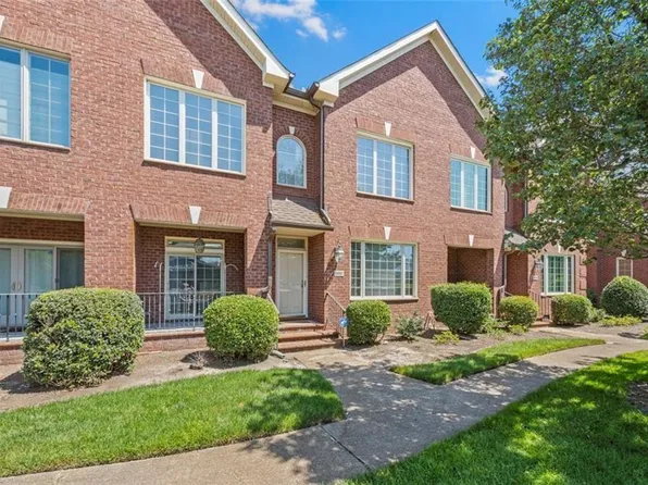 3207 Huntwick Ln, Virginia Beach, VA 23451