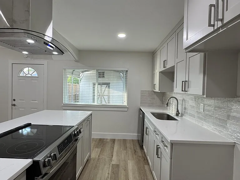 625 Camilla Ln #625 — Photo 17