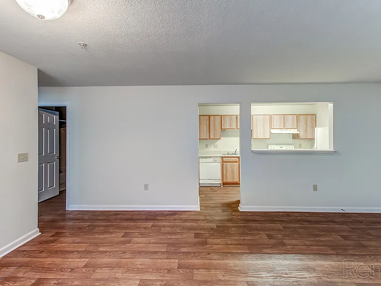 Plymouth Ridge Apartments — Photo 24