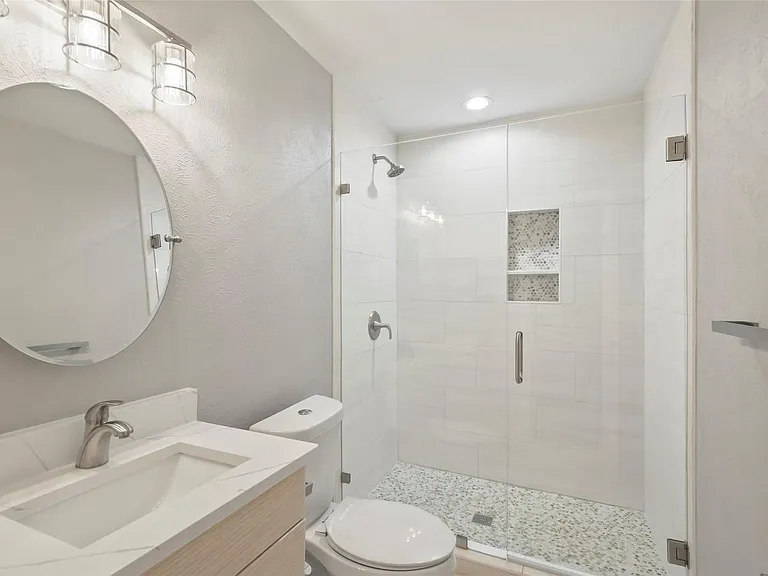 6019 Yellow Rock Trl — Photo 19