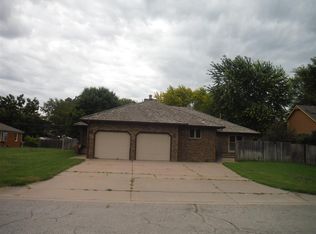 1936 N Pleasantview Cir, Wichita, KS 67203