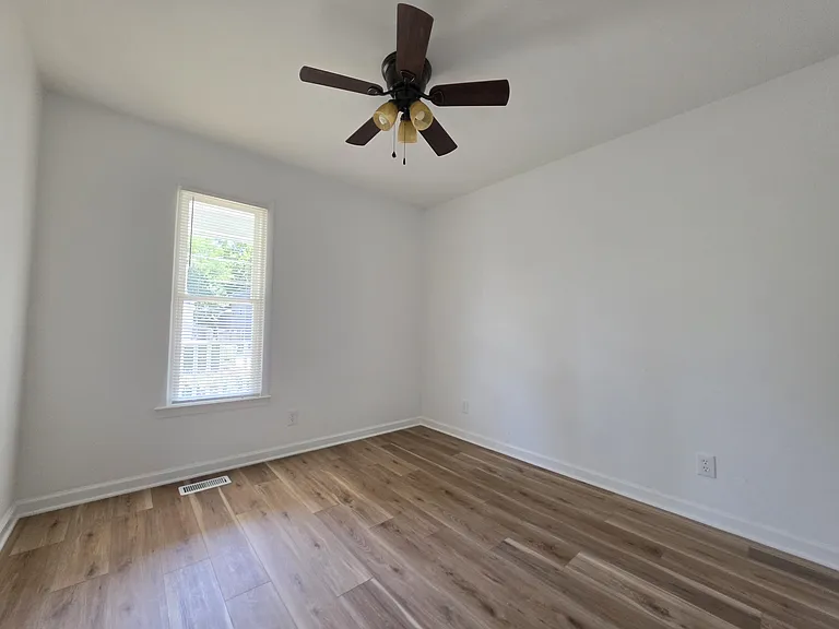 516 Haywood St — Photo 13