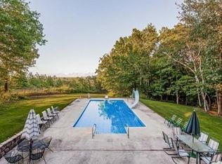 81 Signal Hill Cir, Springfield, MA 01118