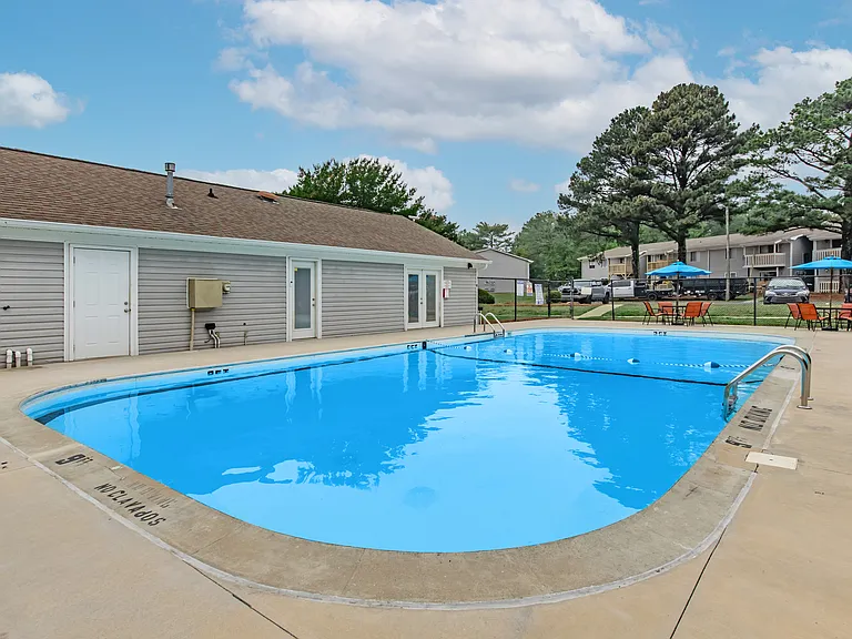 Meadowbrook Apartments — Photo 6
