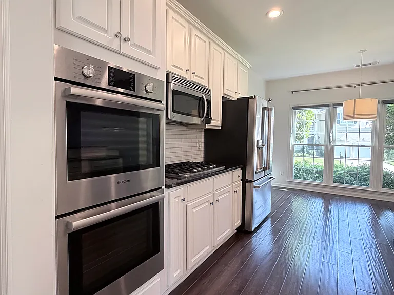 950 Lancaster Walk — Photo 7