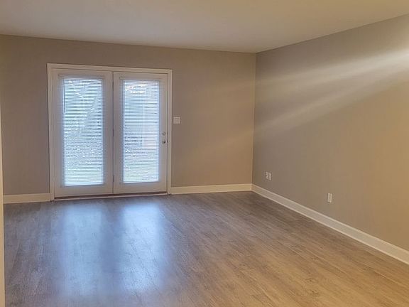 3rd image of 5909 King Charles Ct