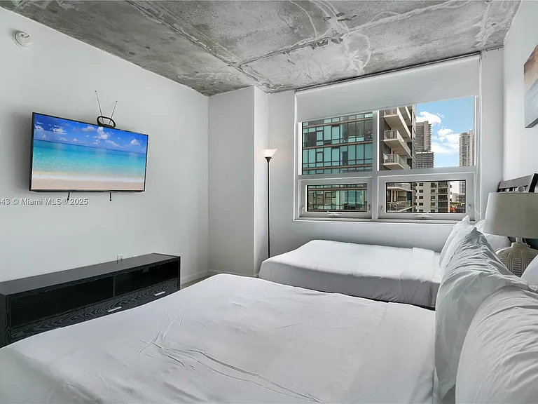 3250 NE 1st Ave #1016 — Photo 19