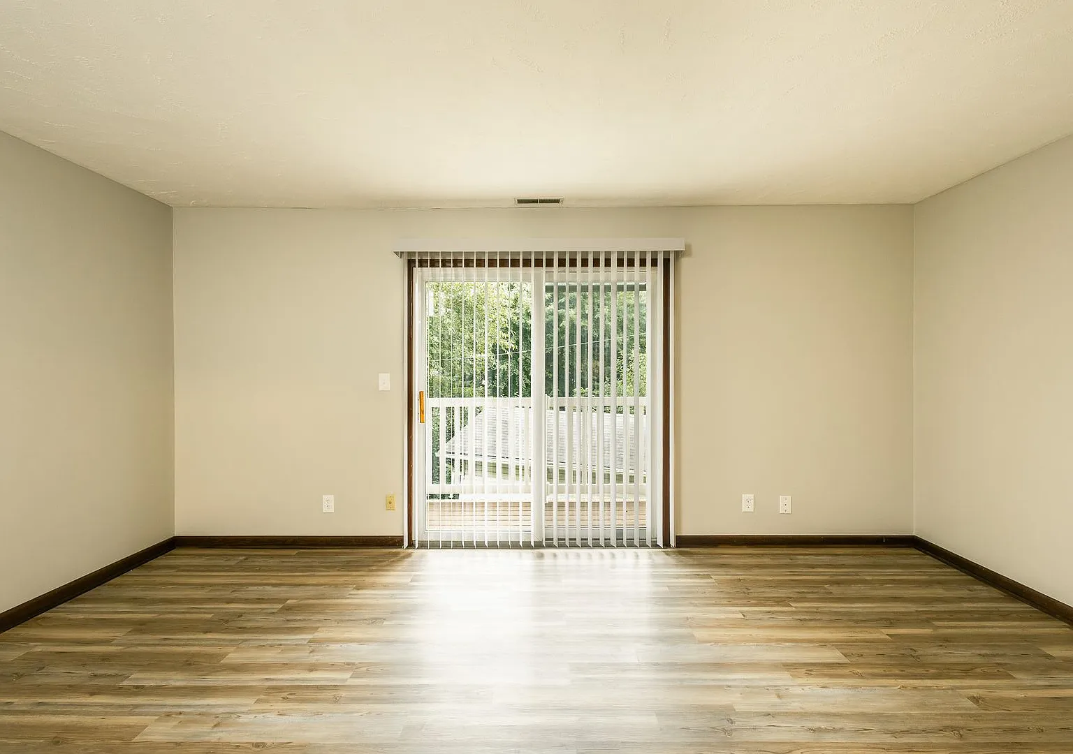 6917 Military Ave — Photo 3