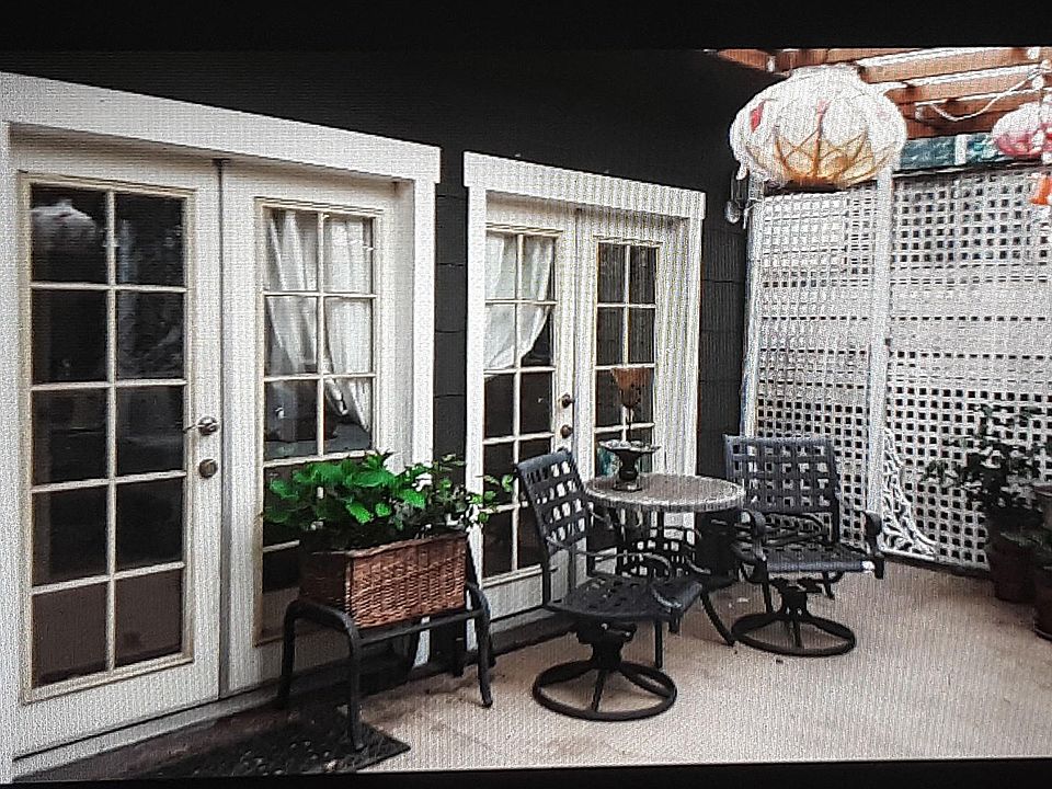 Private Covered Deck! Enjoy a morning coffee