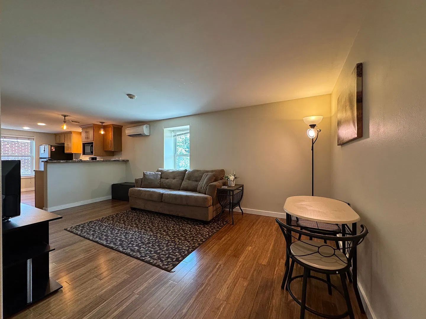 Eagle's Lair Apartments — Photo 4