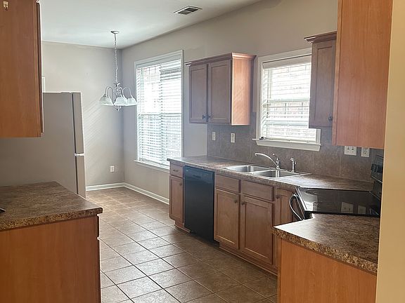 4th image of 8536 Shady Elm Dr