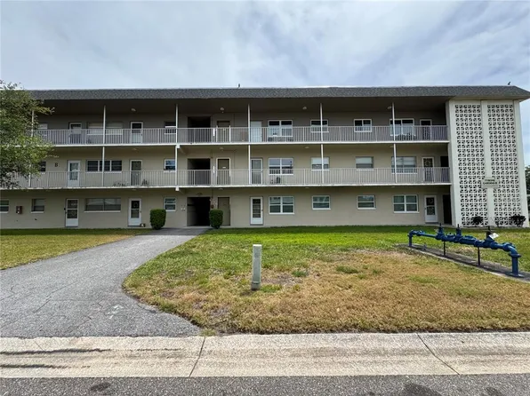 5720 13th Ave N APT 106B, Saint Petersburg, FL 33710