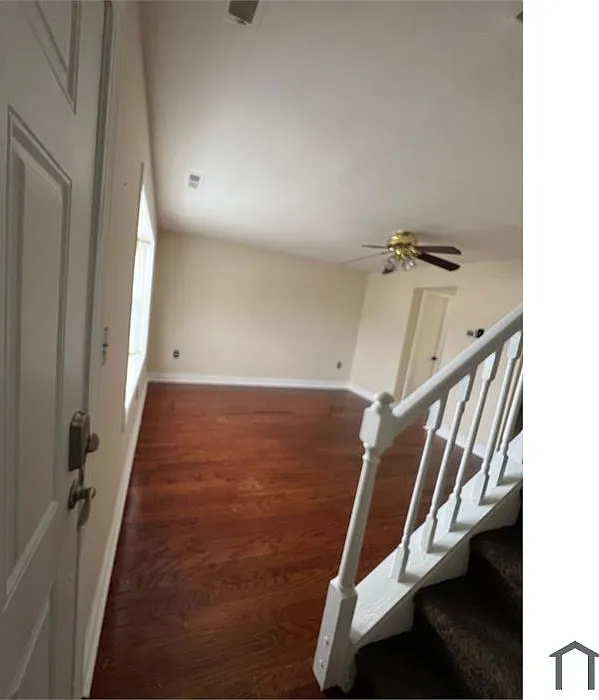 3 bed, 1.5 bath, $2,500 — Photo 2