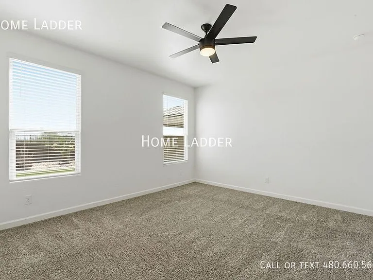 2713 N Camden Dr — Photo 16