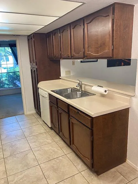 3 bed, 1446 sqft, $1,875 — Photo 3